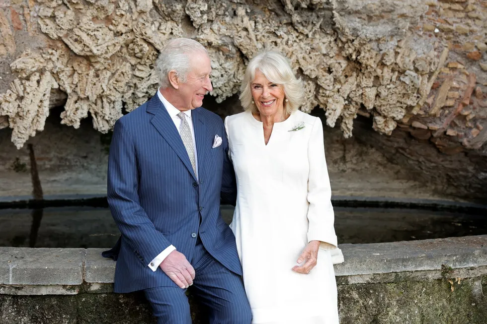 Regina Camilla spune că munca „îl menține” pe Regele Charles motivat să îi ajute pe ceilalți. „Știe că e norocos să fie în măsură să facă o diferență”