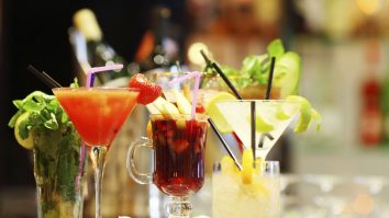 Masa de Paște înseamnă și băuturi de calitate. Ce cocktail-uri sunt recomandate pentru aceste sărbători