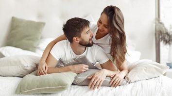 Tot mai multe cupluri se confruntă cu lipsa pasiunii în relații. Ce probleme au partenerii în dormitor