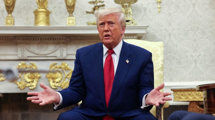Trump apără imaginea virală în care apare ca Papă: „Catolicii au adorat-o”