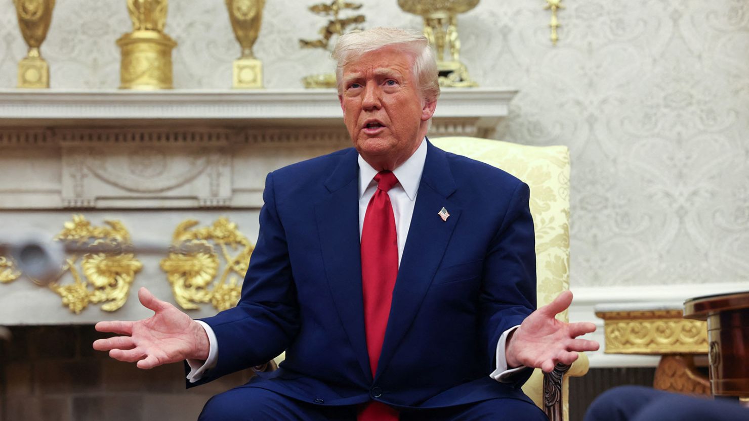 Trump apără imaginea virală în care apare ca Papă: „Catolicii au adorat-o”
