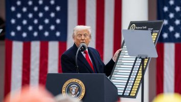 Tarifele impuse de Donald Trump îi deranjează pe miliardari. Superbogații SUA ar putea muta investițiile în China