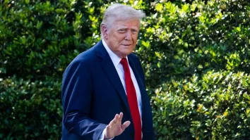 Trump reduce impactul tarifelor vamale asupra producătorilor auto americani. Măsura este prezentată ca o „victorie” pentru politica sa comercială