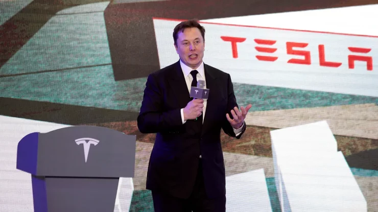 Tesla a raportat rezultate financiare slabe pentru primul trimestru din 2025. Veniturile și profiturile companiei s-au redus pe fondul haosului politic