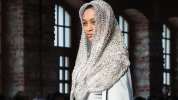 La Abu Dhabi a avut loc „Modest Fashion Week”. Cum te îmbraci elegant, în haine nu foarte revelatoare