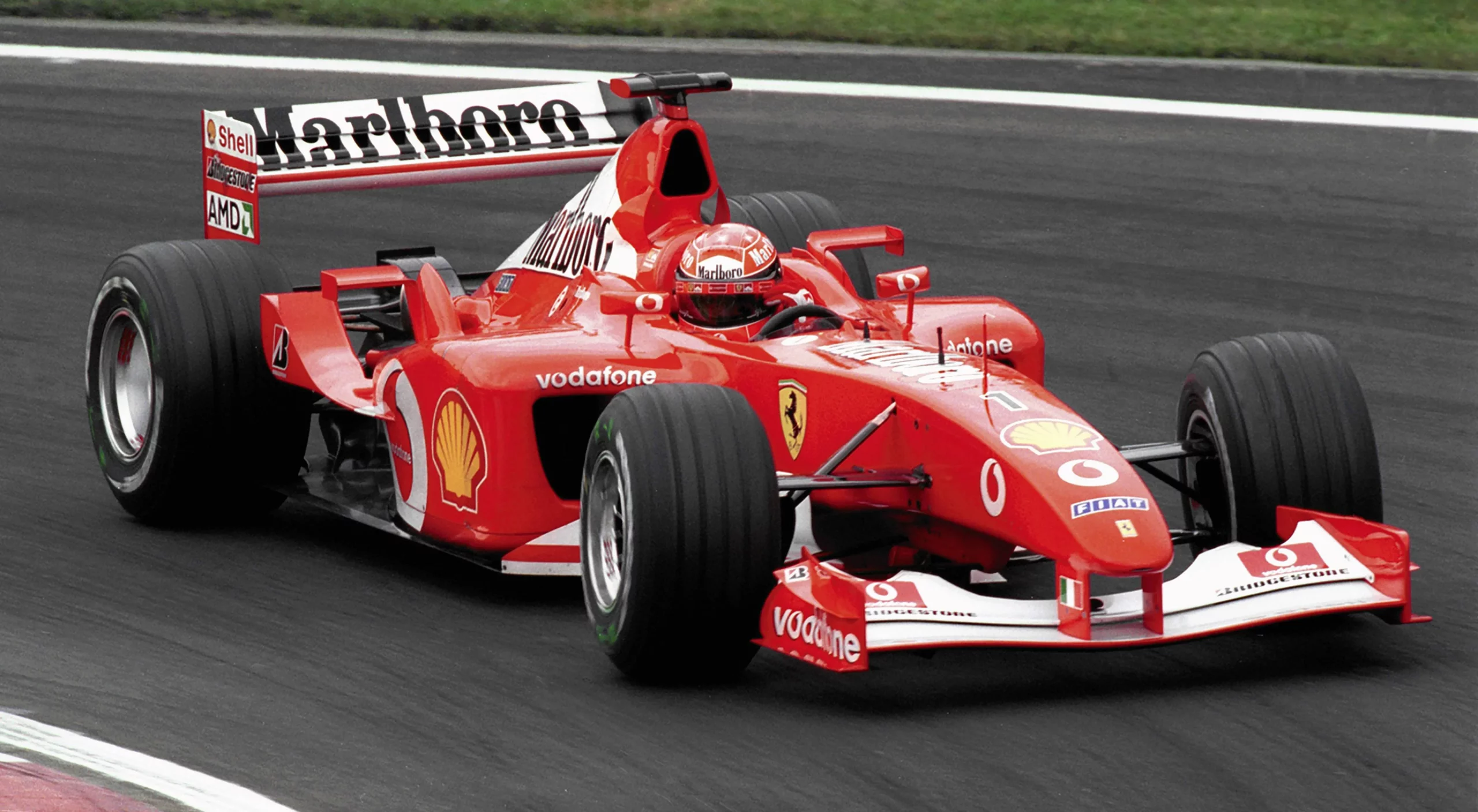 Ești pasionat de Formula 1? Poți licita pentru mașina Ferrari din 2001 cu care Michael Schumacher a câștigat titlul mondial