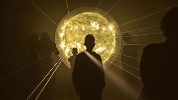 Bucură-te de magia luminii, în Paris: A început „Into The Light”, expoziția care promite să îți ofere o experiență imersivă