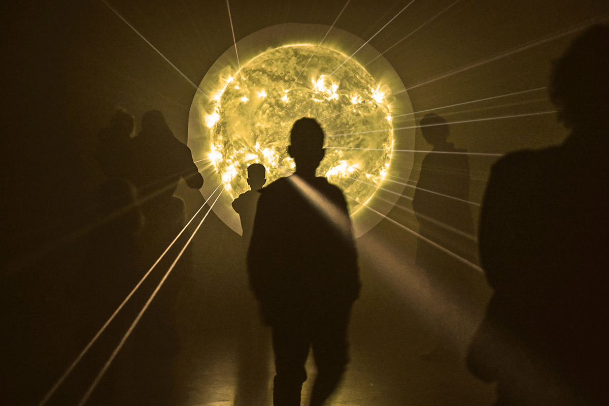 Bucură-te de magia luminii, în Paris: A început „Into The Light”, expoziția care promite să îți ofere o experiență imersivă