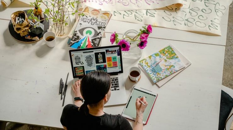 Românii sunt șomeri din cauza tehnologiei. 2 milioane de oameni nu știu să caute job-uri online