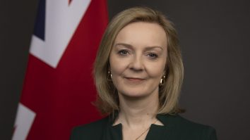 Liz Truss anunță lansarea unei rețele sociale „necenzurate” pentru a contracara presa tradițională