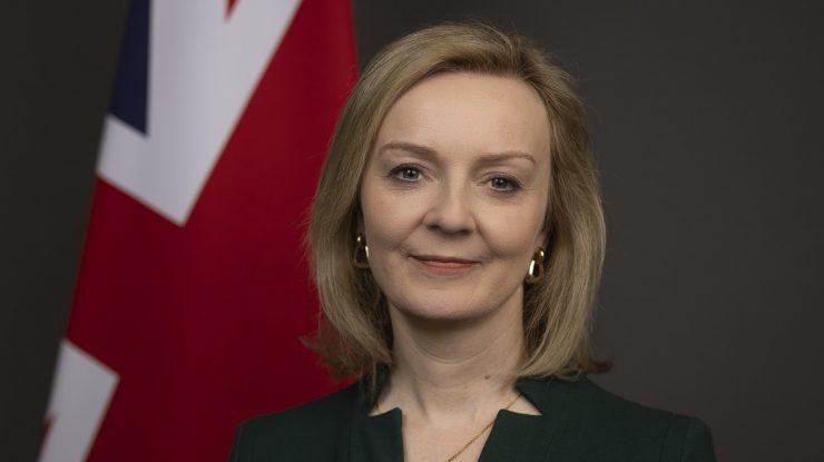Liz Truss anunță lansarea unei rețele sociale „necenzurate” pentru a contracara presa tradițională