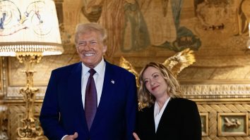 Giorgia Meloni e presată de aliații europeni să aleagă „între SUA și UE”. Italia, alături de România și alte câteva țări europene, ar putea bloca inițiativa de a răspunde la tarifele lui Trump „cu alte tarife”