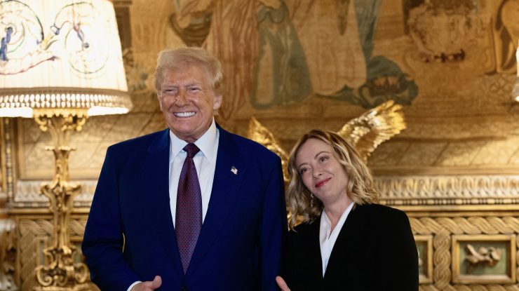 Giorgia Meloni e presată de aliații europeni să aleagă „între SUA și UE”. Italia, alături de România și alte câteva țări europene, ar putea bloca inițiativa de a răspunde la tarifele lui Trump „cu alte tarife”