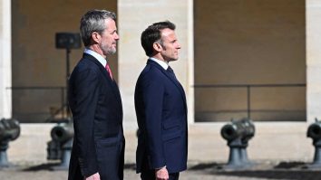 Regele Frederik al X-lea al Danemarcei discută cu Emmanuel Macron în Franța. Vizita are loc pe fondul tensiunilor cu SUA privind Groenlanda