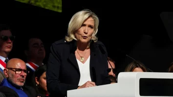 Marine Le Pen a ținut un discurs în fața a mii de oameni, la protestul organizat de RN: „Nu voi renunța”