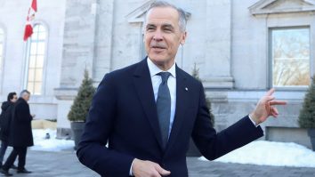 Casa Albă a răspuns cu sarcasm la victoria lui Mark Carney, susținând că planul lui Trump de a anexa Canada rămâne neschimbat