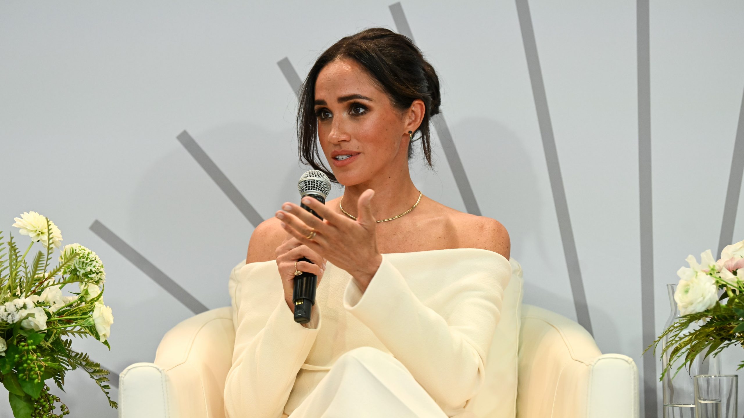 Meghan Markle a respins acuzațiile conform cărora folosește în continuare titlul de „Alteță Sa Regală”. „Acum, șapte ani mai târziu, ne bucurăm unul de celălalt”
