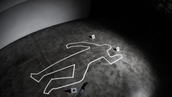 Marea Britanie dezvoltă un sistem A.I. pentru a identifica persoanele care „ar putea deveni criminali”. Algoritmul analizează comportamentele anterioare