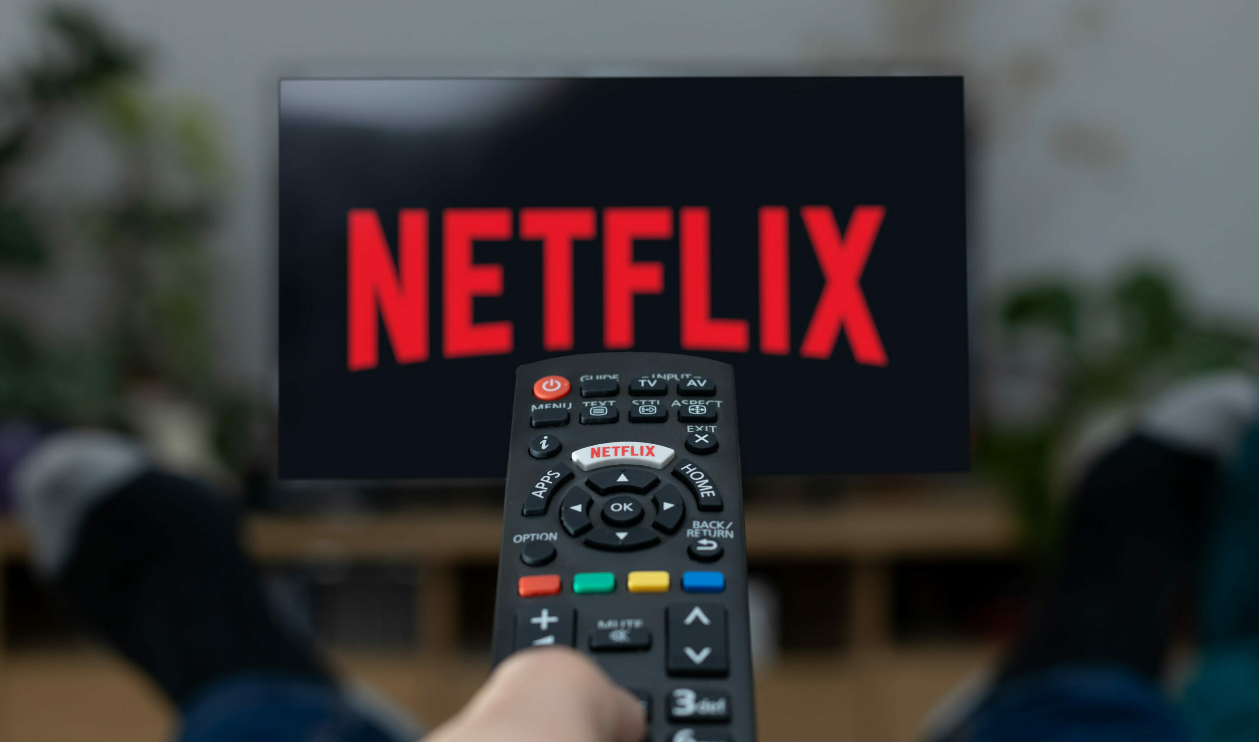 Netflix testează un motor de căutare bazat pe OpenAI. Funcția permite căutarea folosind termeni specifici, inclusiv starea de spirit