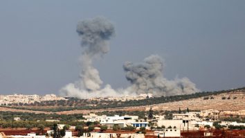 Israelul atacă bazele militare din Siria, intensificând tensiunile de la graniță