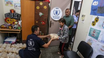Agenția ONU a rămas fără ajutoare alimentare în Gaza. Peste 116.000 de tone de ajutor sunt gata la frontieră, dar nu pot fi livrate