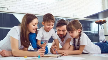 Țipetele părinților pot modifica creierul copiilor și le crește anxietatea. Cristina Chicuș, psiholog clinician: „Tonul și cuvintele părinților devin vocea interioară a copilului”