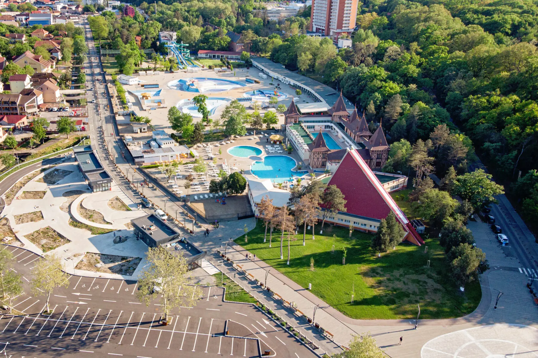 România devine o destinație populară pentru turismul balnear. Băile Felix și Călimănești au atras atenția unor lanțuri hoteliere internaționale