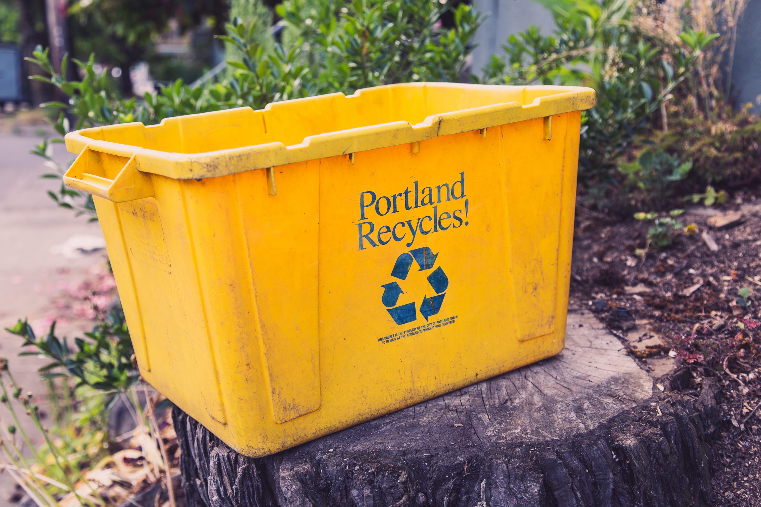 Un american din Portland a terorizat un cartier întreg. Bărbatul lasă bidoane cu urină în coșurile de gunoi