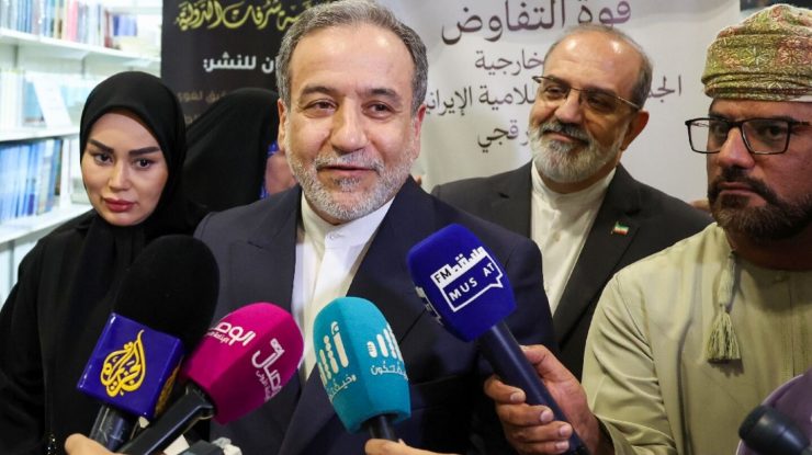 Iranul și SUA reiau discuțiile în Oman pentru a reduce decalajele privind acordul nuclear. Țările se pregătesc pentru a treia rundă de negocieri