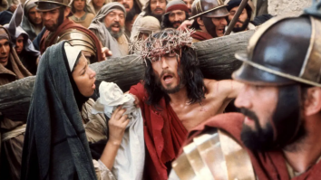 Tu mai crezi în Sacrificiu, sau e doar în filme? Irina Margareta Nistor: „N-am să-l uit niciodată pe cel care s-a așezat în fața tancurilor”