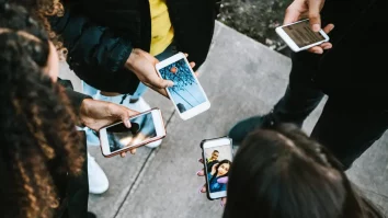 STUDIU. O pauză completă de la social media nu te face mai fericit. Radu Leca, psiholog: „Lucrurile merg prost când decizi ca online-ul să facă parte din viața ta”