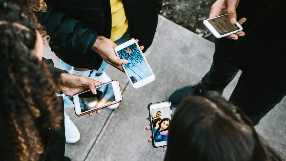 STUDIU. O pauză completă de la social media nu te face mai fericit. Radu Leca, psiholog: „Lucrurile merg prost când decizi ca online-ul să facă parte din viața ta”