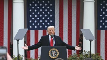 Încă o victorie pentru Trump: Curtea Supremă a SUA îi permite să facă deportări prin Alien Enemies Act, o lege din 1798 folosită doar de trei ori în istoria SUA