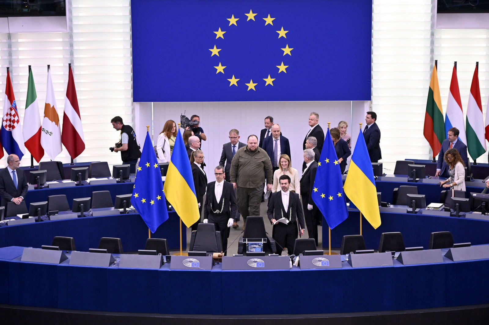 Miniștrii de Externe ai UE se întâlnesc în Luxemburg pentru a discuta noi sancțiuni împotriva Rusiei și garanții de securitate pentru Ucraina. Turcia găzduiește o reuniune cu oficiali militari din Rusia și Ucraina