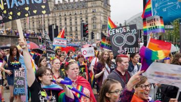 Curtea Supremă a UK dă o nouă definiție femeii: „Este femeia biologică”. În ce spații nu mai au voie femeile transgender să intre