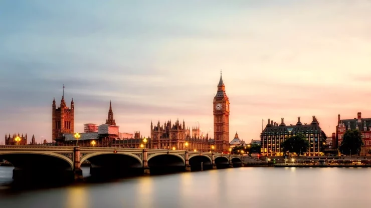 De miercuri, europenii au nevoie de un permis de călătorie pentru a merge în Regatul Unit. Cum îl poți obține