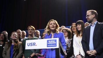 USR o înfundă pe Elena Lasconi, în favoarea lui Nicușor Dan. Partidul se canibalizează: Nu e prima dată când își devorează liderul