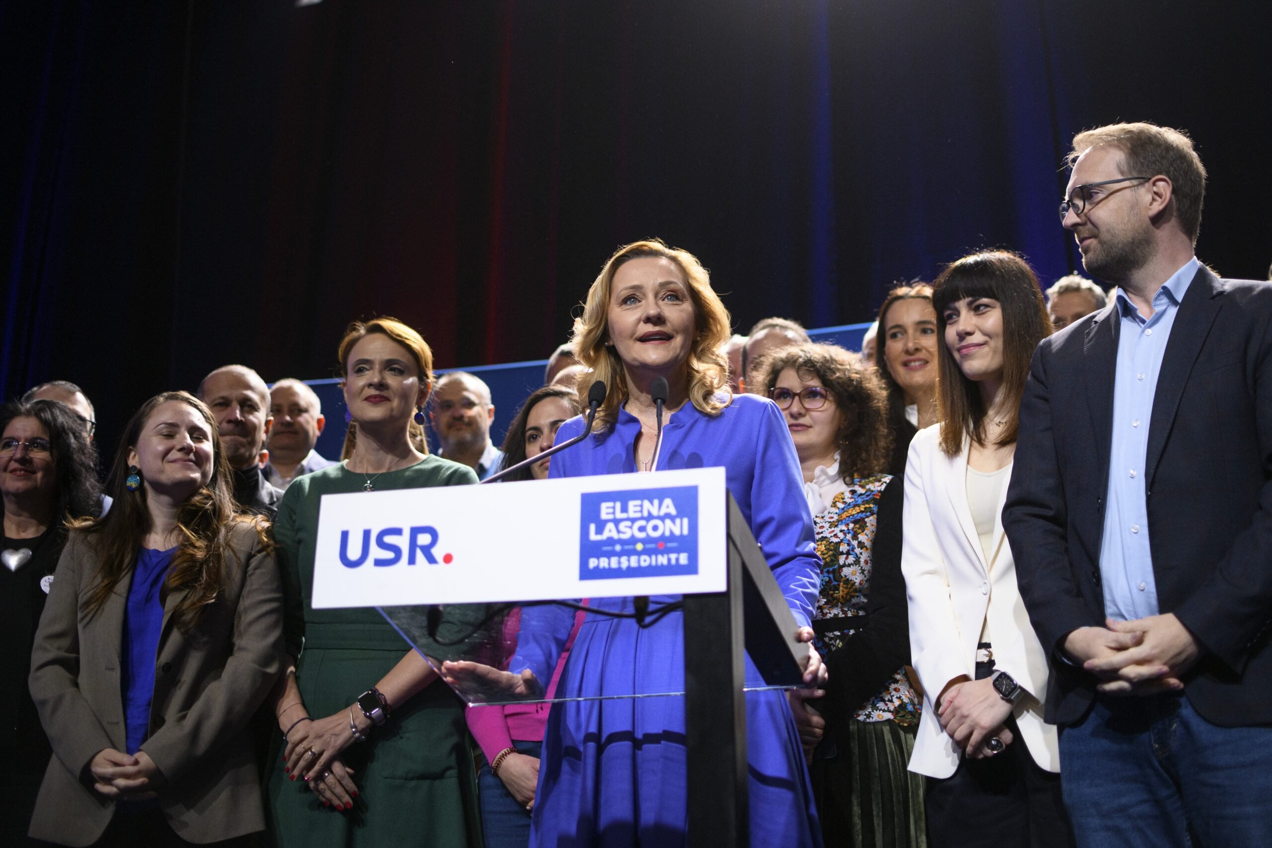 USR o înfundă pe Elena Lasconi, în favoarea lui Nicușor Dan. Partidul se canibalizează: Nu e prima dată când își devorează liderul
