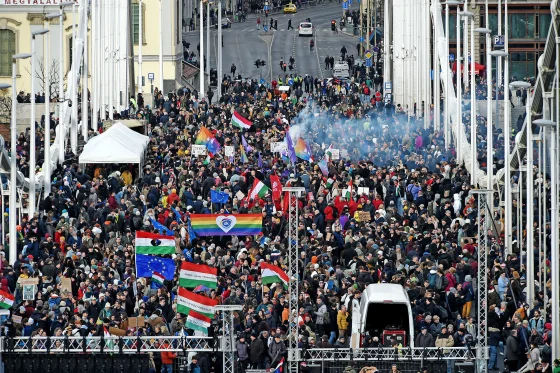 Mii de maghiari au participat la un miting satiric în Budapesta pentru a ironiza decizia lui Orban de a interzice marșul Pride