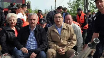 Ponta tăvăleşte prezidenţialele în grotesc