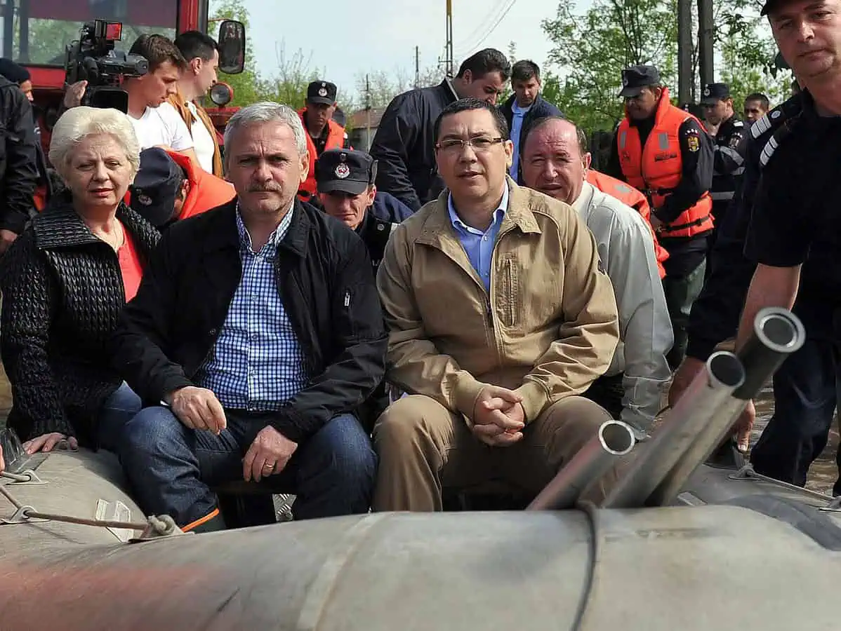 Ponta tăvăleşte prezidenţialele în grotesc