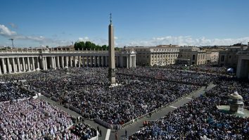 Peste 250.000 de oameni au participat la funeraliile Papei Francisc în Piața Sfântul Petru