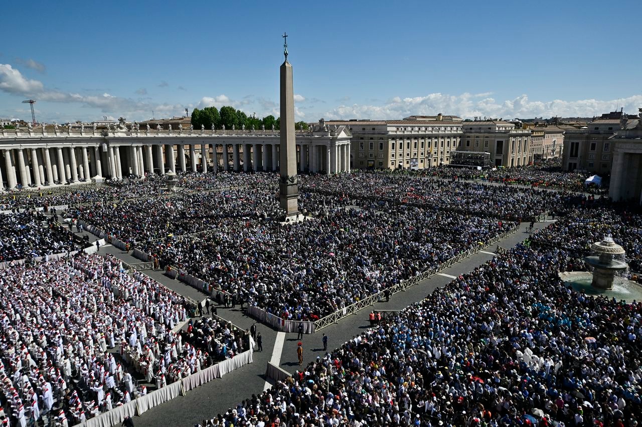Peste 250.000 de oameni au participat la funeraliile Papei Francisc în Piața Sfântul Petru