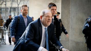 Harvey Weinstein se confruntă cu un nou proces pentru infracțiuni sexuale. Regizorul a fost condamnat la 16 ani de închisoare