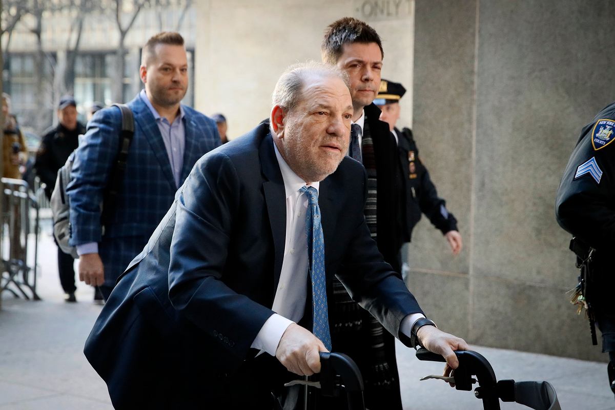 Harvey Weinstein se confruntă cu un nou proces pentru infracțiuni sexuale. Regizorul a fost condamnat la 16 ani de închisoare