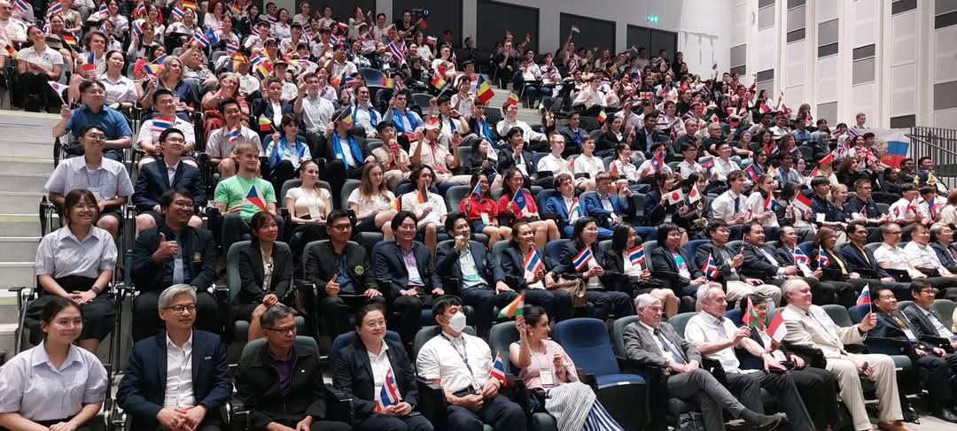 Aur românesc la ICYS 2025: Elevii din Cluj, Galați și București au cucerit podiumul științific din Thailanda