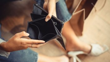 Ce este dismorfia financiară? Un fost manager britanic își acuză compania că i-a tăiat bonusurile și l-a lăsat sărac