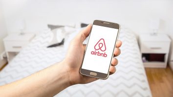 Airbnb și Booking au intrat în vizorul ANAF: 22.000 de persoane au închiriat în regim hotelier apartamente şi case