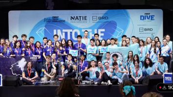 Echipa Alphatronic de la Transylvania College Cluj a doborât recorduri mondiale la Campionatul FIRST. Răzvan Grădinaru, lider tehnic: „Avem printre primii trei cei mai buni roboți din lume”