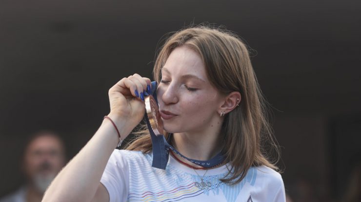 Gimnasta Ana Maria Bărbosu a obţinut medalia de argint în finale la sol şi la bârnă la competiţia „Trofeo Citta’ di Jesolo”